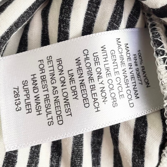 A.N.A Women's Sleeveless Scoop Neck Button Front Striped Blouse Top Size M - Picture 4 of 5